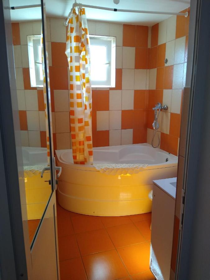 فندق Casa Doina Douăzeci şi Trei August المظهر الخارجي الصورة