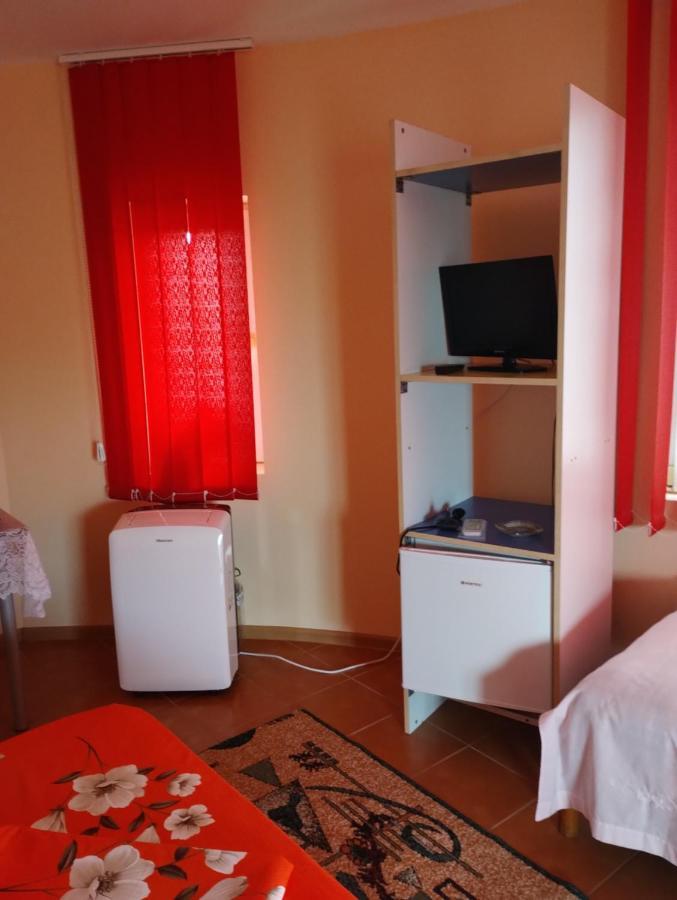 فندق Casa Doina Douăzeci şi Trei August المظهر الخارجي الصورة